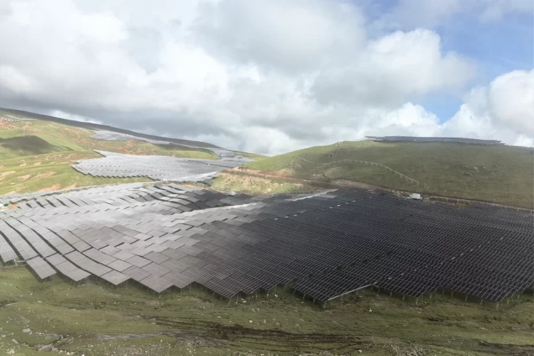 Proyecto de generación fotovoltaica Tibet Huadian Changdu Mangkang Ondo de 250MW