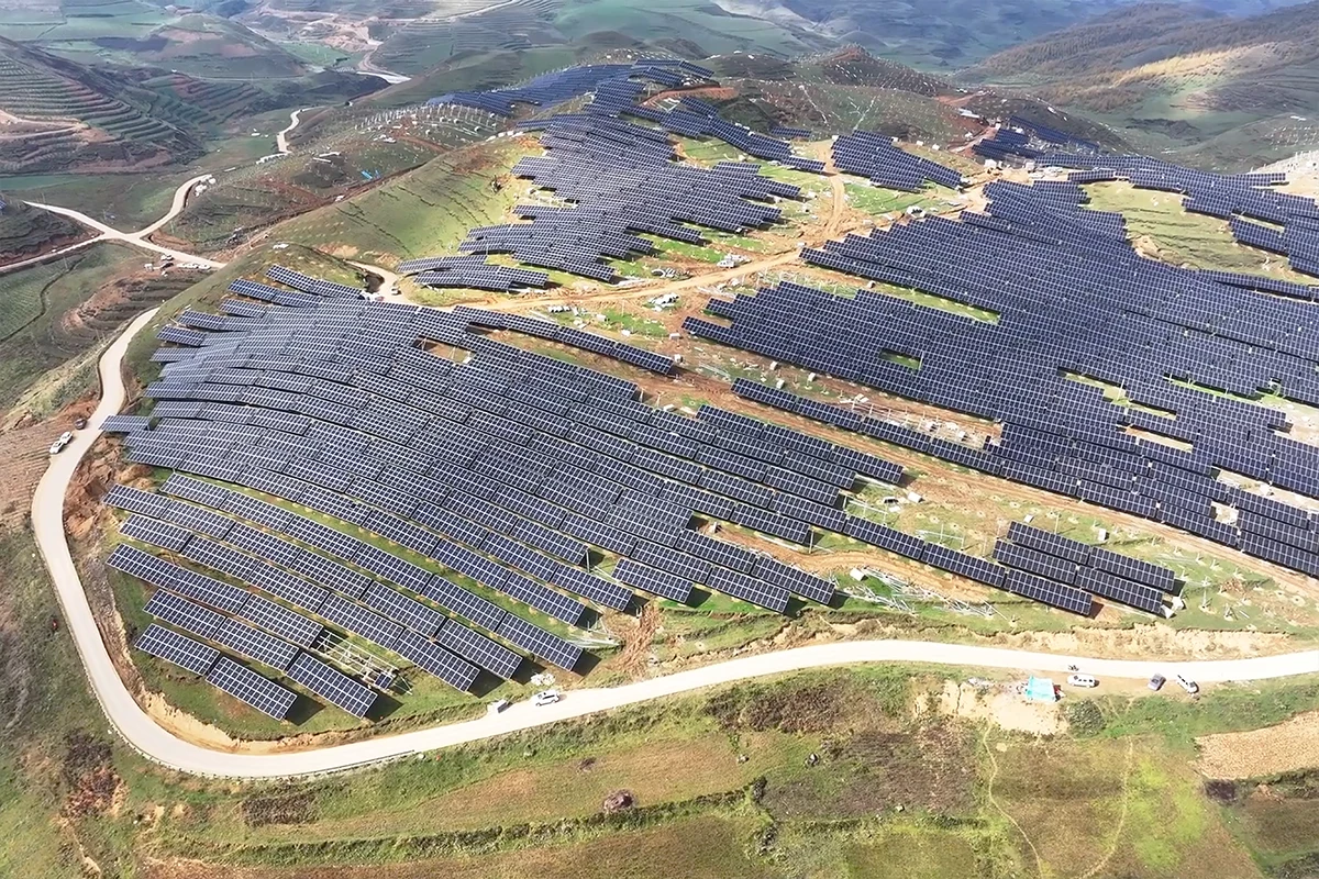 429MW Investimento em Energia de Três Gargantas Yunnan Projeto de Geração de Energia Fotovoltaica Songlin County Yongshan