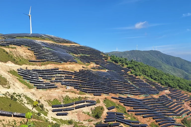 مشروع هواننغ دامانلو للطاقة الكهروضوئية بقدرة 25.7 مليون واط