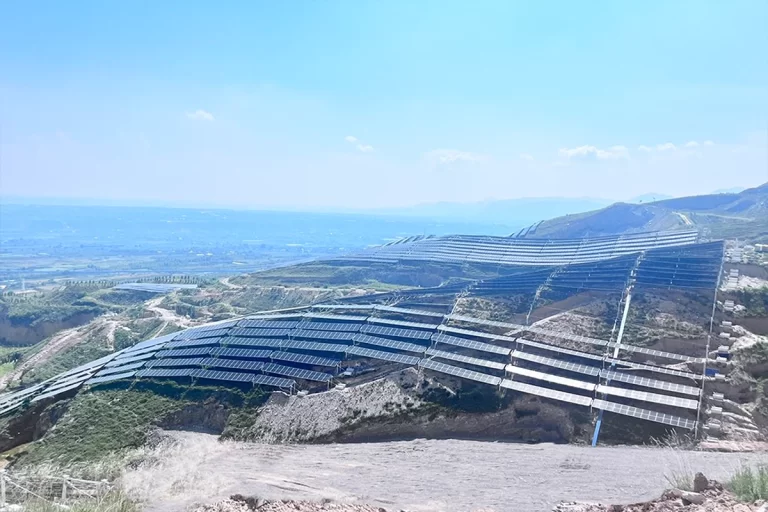 Projeto de geração fotovoltaica de 100.000 kW do Grupo Estatal de Investimento em Energia Elétrica de 149MW em Jingyang Rixin