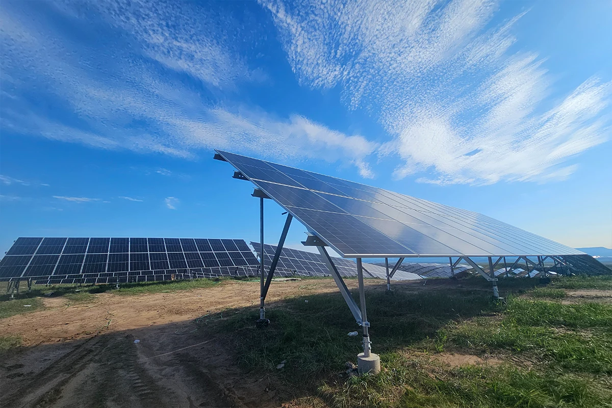 مشروع عرض توضيحي لتطبيقات الخلايا الكهروضوئية الشمسية عالية الكفاءة بقدرة 180 ميجاوات في تشانغجياكو