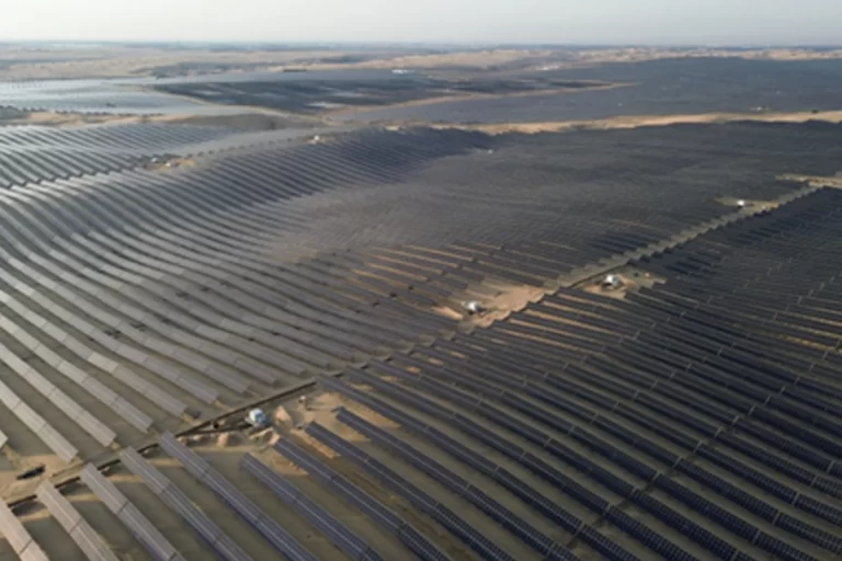 مشروع قوس التتبع بقدرة 60 ميجاوات في الإمارات العربية المتحدة